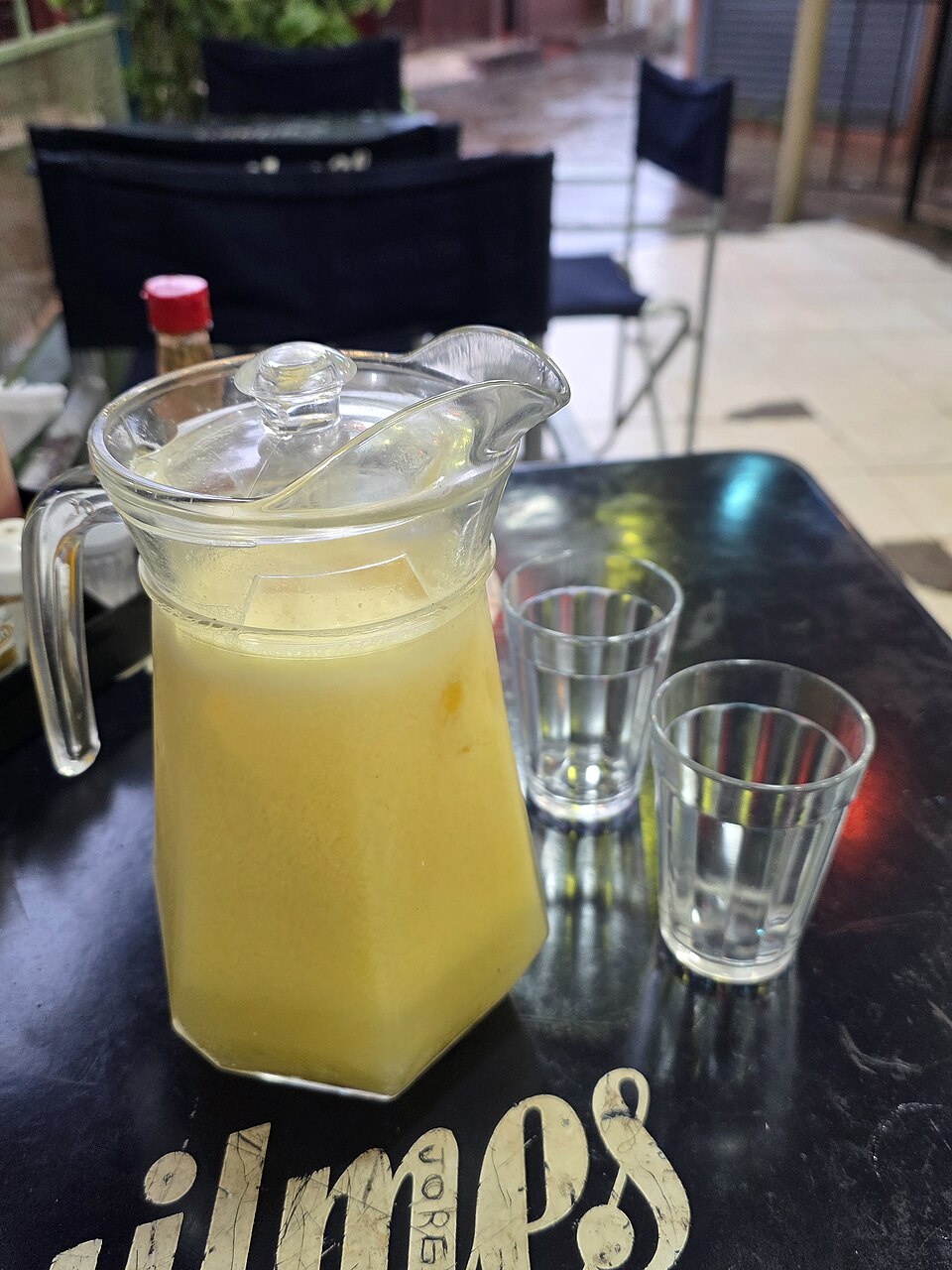 Jarra de jugo de maracuyá